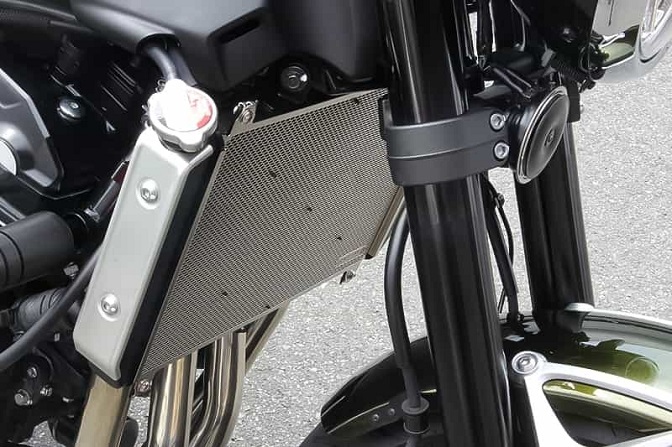 MOTO CORSE新製品　Kawasaki Z900RS/CAFE 2021年モデル適合チタニウムラジエタープロテクションスクリーン
